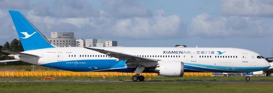 Boeing 787-9 Dreamliner Xiamen Airlines with stand